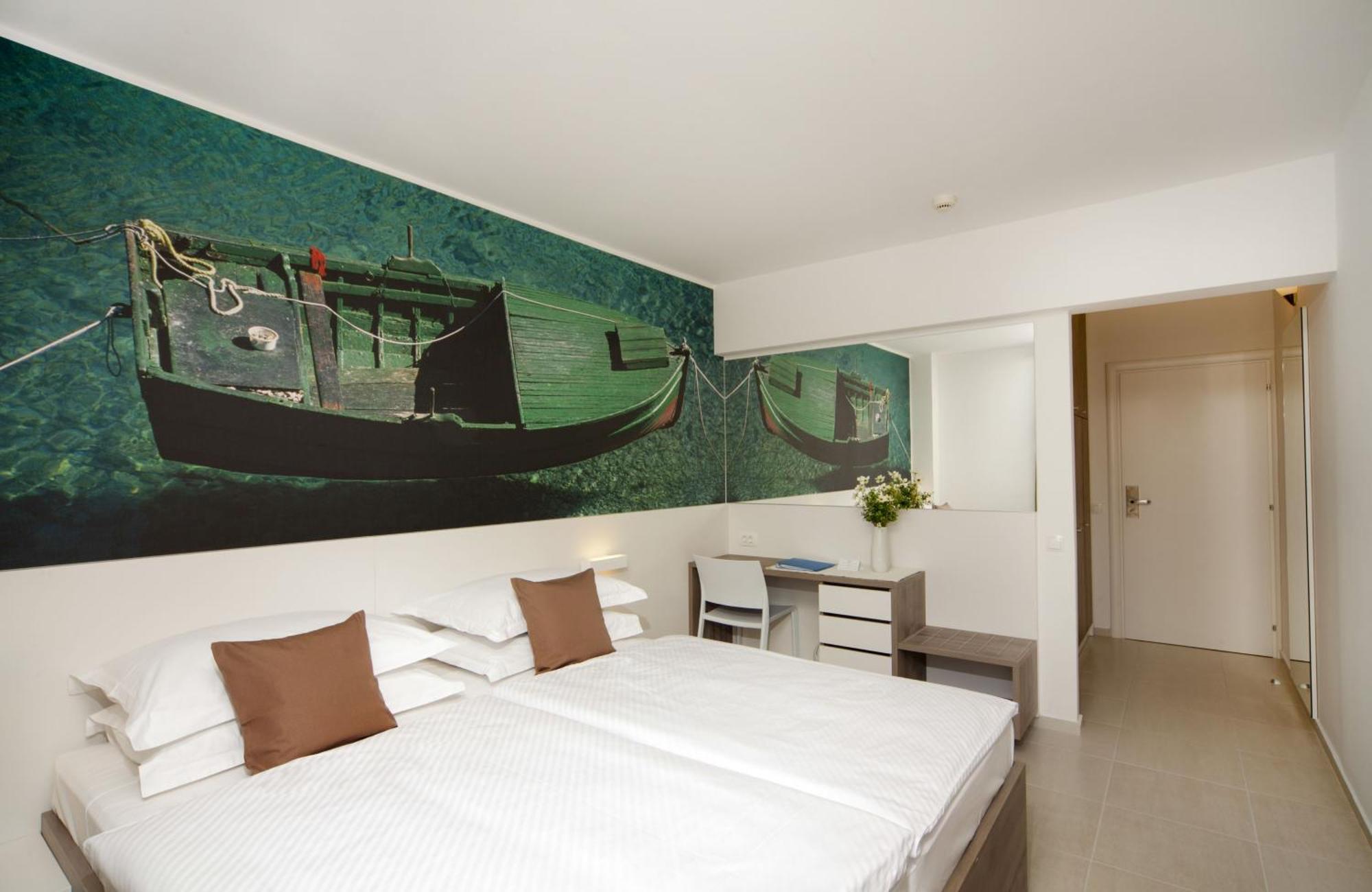 Bluesun Hotel Neptun Tucepi Room photo